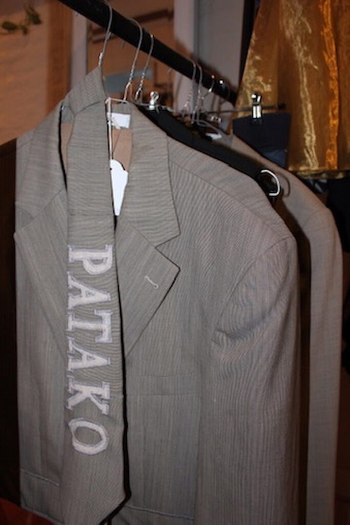 PATAKO STUDIOS upcycled REBEL BLAZER SÆT med matchende slips - håndsyede af genbrugsstof