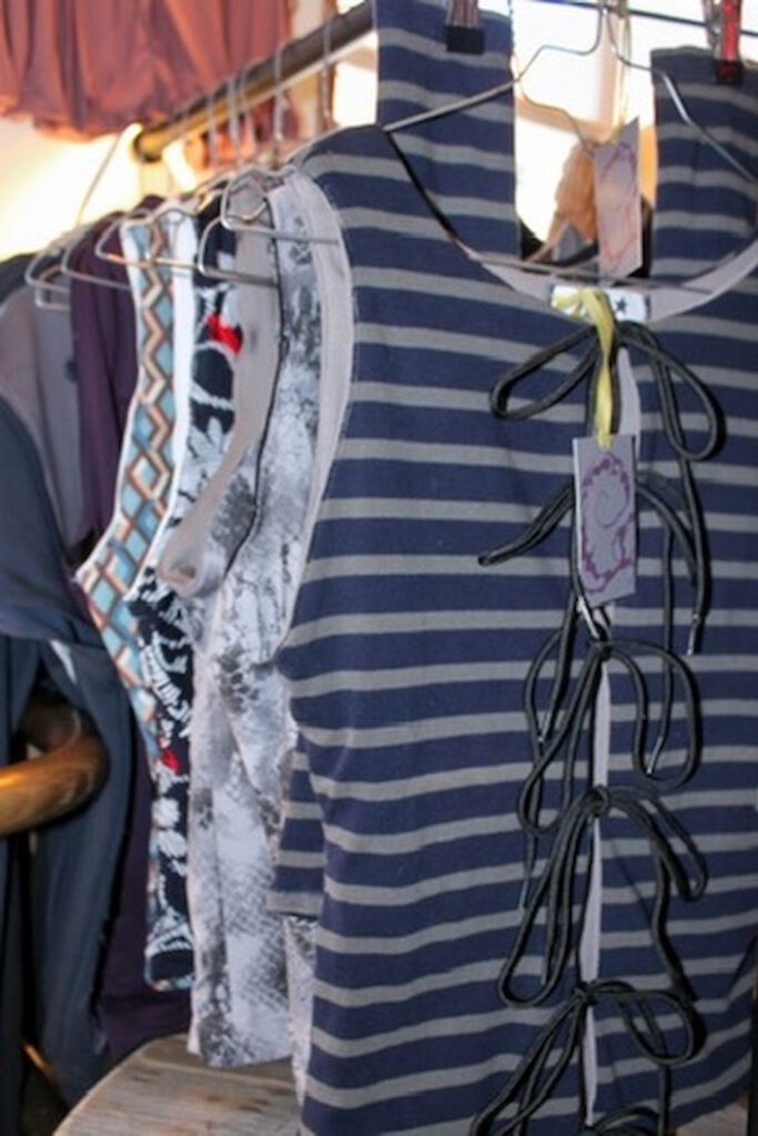 PATAKO STUDIOS reversible toppe håndsyede af genbrugsstof i Refashion Factory