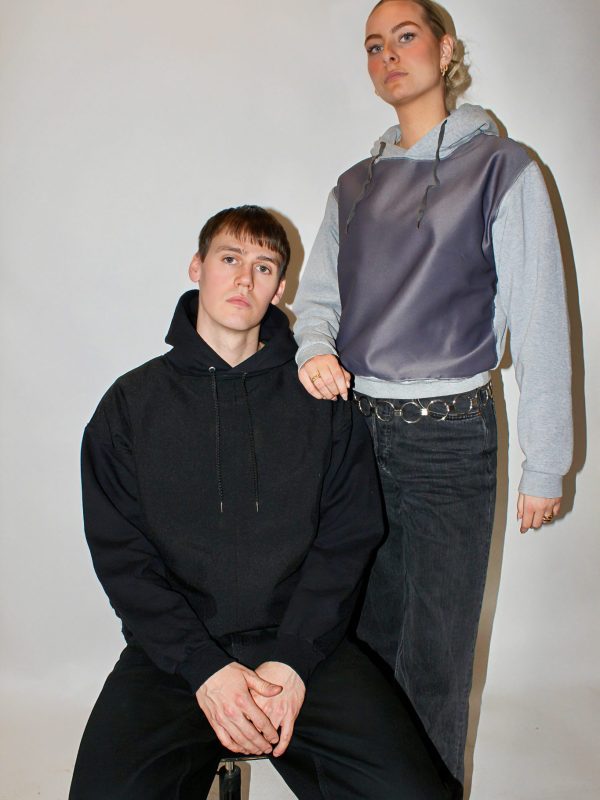 Modeller iført PATAKO STUDIOS upcyclede unisex hoodies